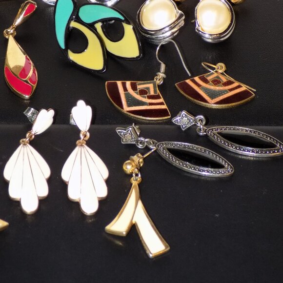 Lot 16 Pairs Vintage Earrings. Trifari Monet Napier Richelieu Marvella Pizazz.. - Picture 6 of 8